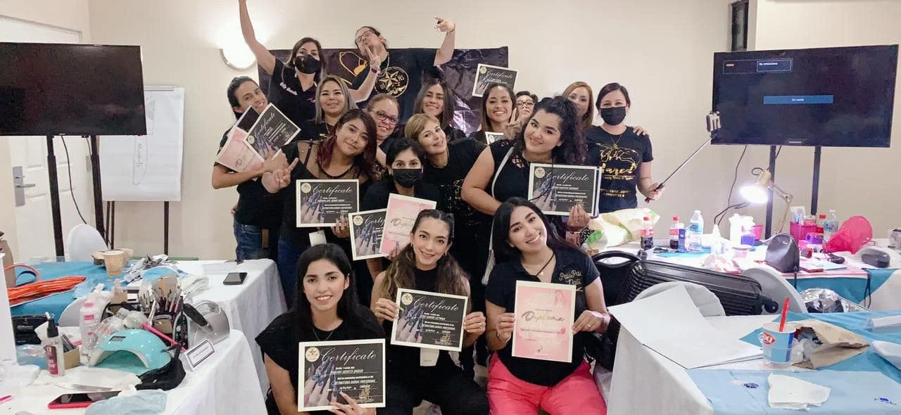 Estructura de Salón Profesional y Técnicas Mixtas