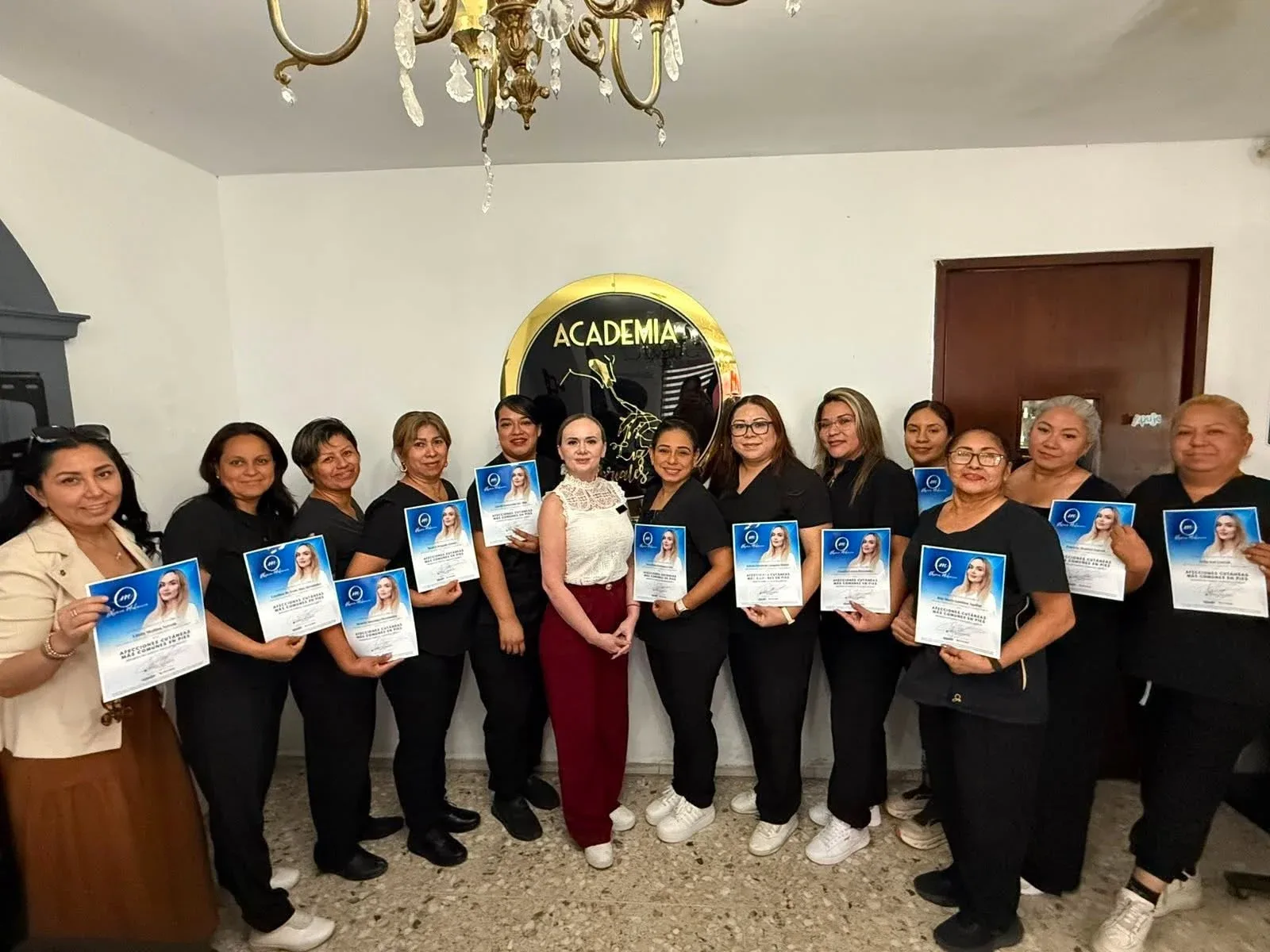Curso impartido por la Pdg. Instructora en quiropodia Oksana Makarova con el Temario de Afecciones cutáneas más frecuentes en pies.