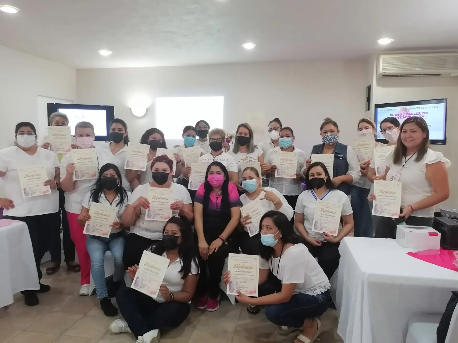 Curso impartido por la Master Angeles Venegas con el Temario de Clínico Spa en Pedicure.