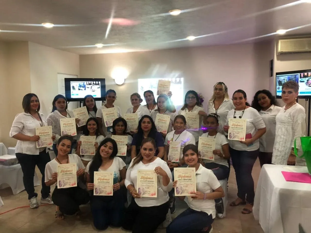 Curso impartido por la Master Angeles Venegas con el Temario de Clínico Spa en Pedicure.