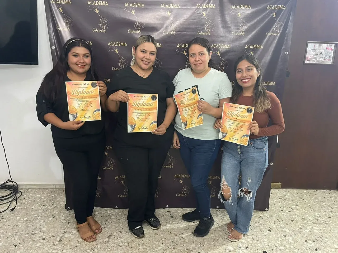 Curso impartido por la Mtra. Liz Cabriales con el temario de Bombas Jelly Spa , Jelly y Sales Spa.