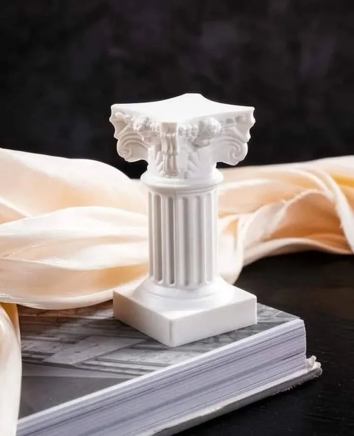 Columna de resina blanco
