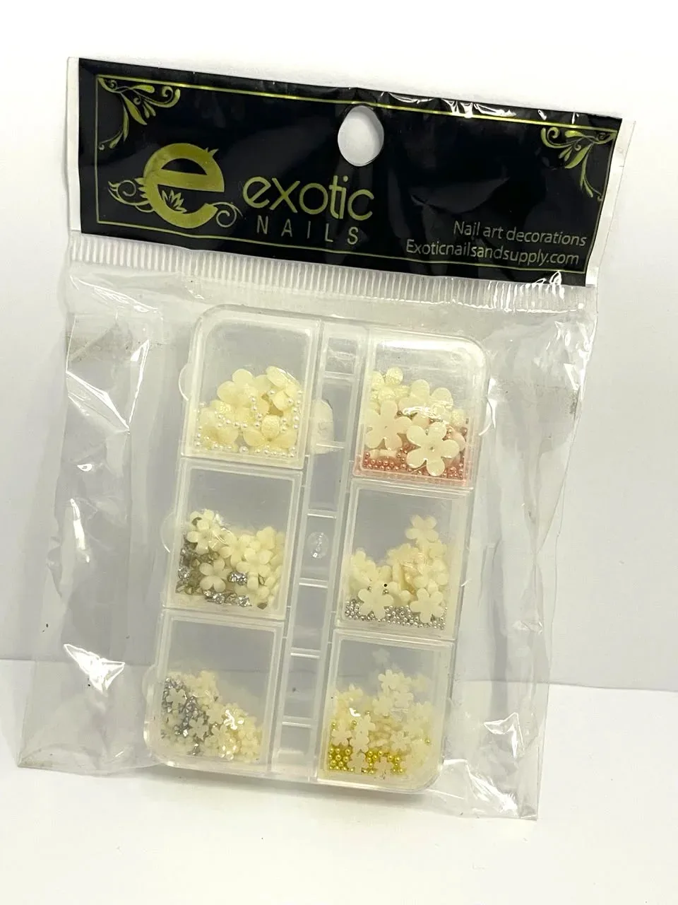 Caja de flores blancas